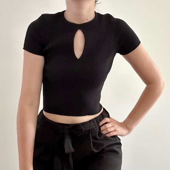 NWOT Bershka ribbed black crop top with key hole  - M - Picture 7 of 14